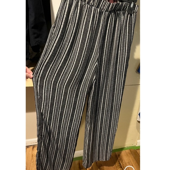 Black and white pants - Picture 2 of 2